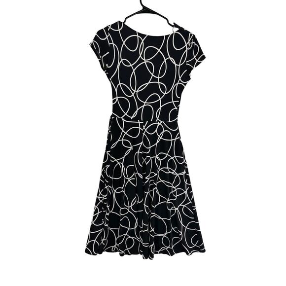 Van Heusen Black and White Geometric Midi Fit and Flare Dress - Size 2 Preowned - Picture 2 of 7